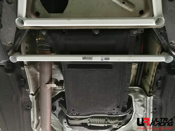Barra Refuerzo Inferior Central Ultra Racing 3409 BMW F15/X6