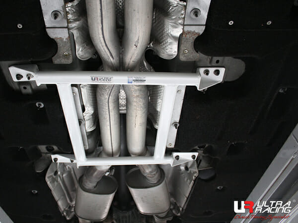 Barra de Refuerzo Inferior Central Ultra Racing 2459 para Chrysler 300C-SRT8 (LX) 6.4 12-14/Dodge Charger 3.6 11+ 2WD