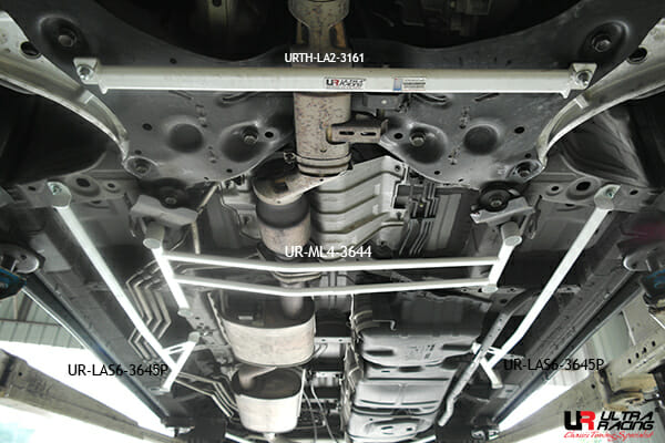 Barra de Torretas Superior Delantera Ultra Racing (3645P) Nissan Elgrand (E52) 3.5 V6 2WD 10+