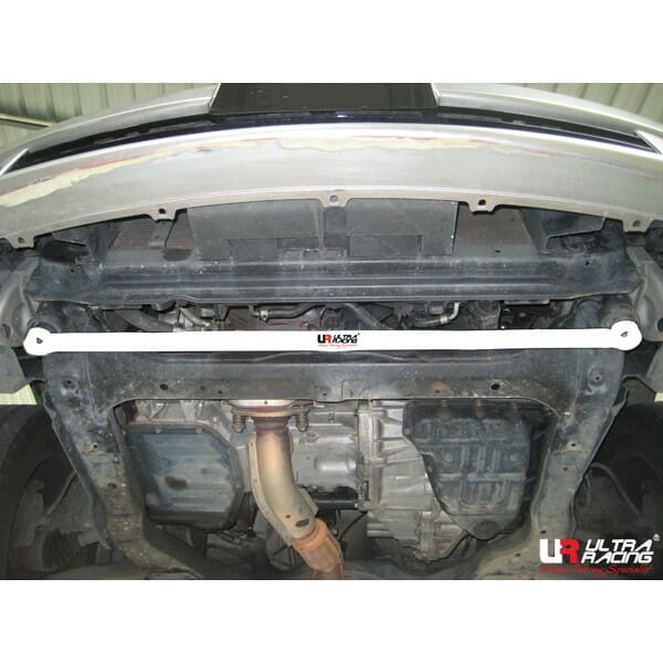 Barra Inferior Delantera Ultra Racing (1032) Para Nissan Presage (U31) 2.5 2WD 03-09