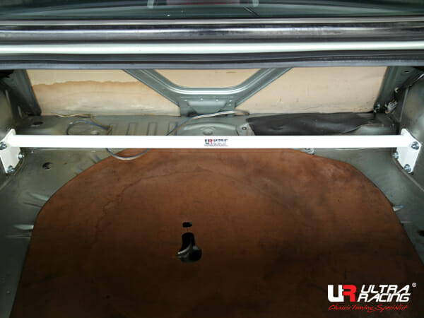 Barra de Torretas Trasera Superior Ultra Racing Nissan Sunny (130Y) 81-85