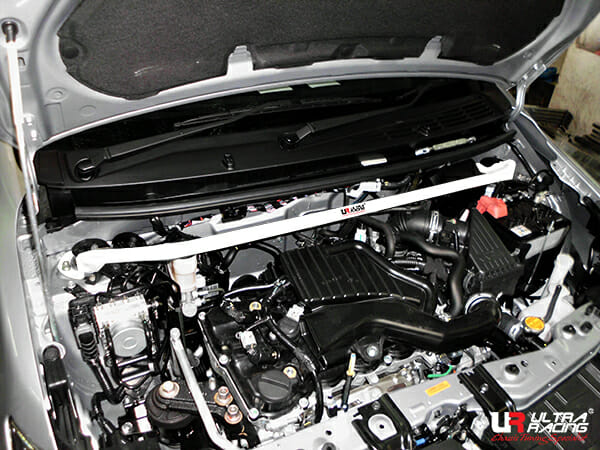 Barra de Torretas Superior Delantera Ultra Racing (3673) para Perodua Bezza (B300) 1.0 2WD 16+