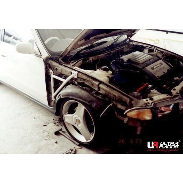 Soportes de Aleta (009P) Ultra Racing para Proton Perdana 2.0 2WD 95-10