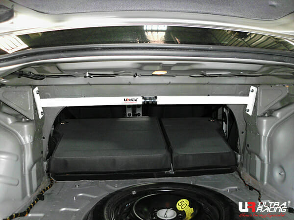 Barra de Torretas Trasera Ultra Racing para Volvo S40 2.4 07-12 Facelift