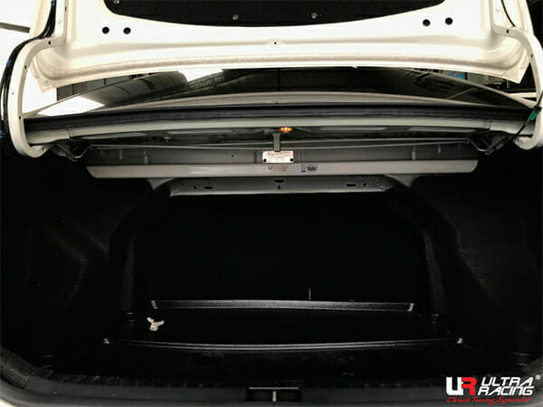 Barra de Torretas Trasera Superior Ultra Racing (3824) para Toyota Yaris Ativ (XP150) 1.5 2WD Tailandia (17+)