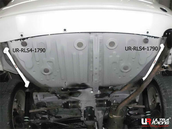 Barra Inferior Trasera Ultra Racing (1790P) para Toyota Estima (XR50) 2.4 4WD 06+