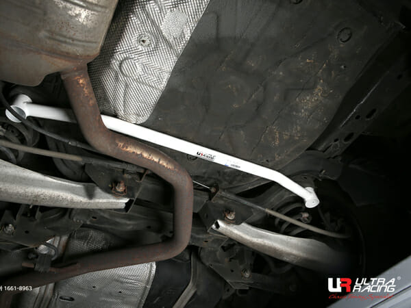 Barra Inferior Trasera (2234) Ultra Racing para Chevrolet Malibu 2.0D/2.4 2WD 13-15