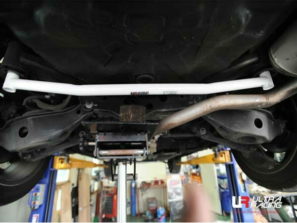 Barra Inferior Trasera Ultra Racing (2246) para Renault Samsung SM5 (L43) 1.6T/2.0/2.5 15+