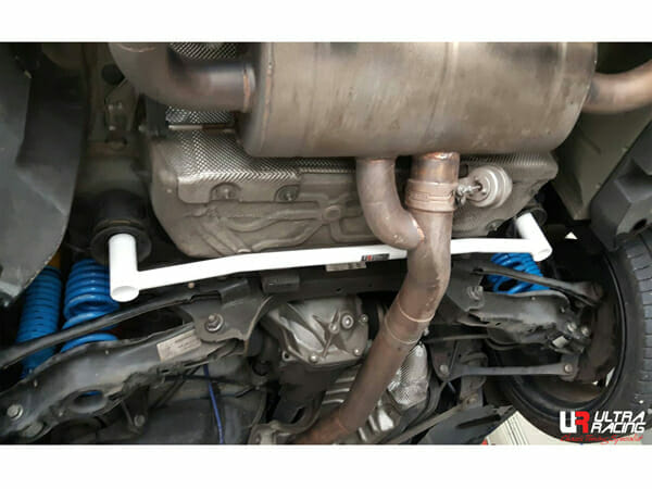 Barra Inferior Trasera Ultra Racing para BMW 120D F20/F22 M235