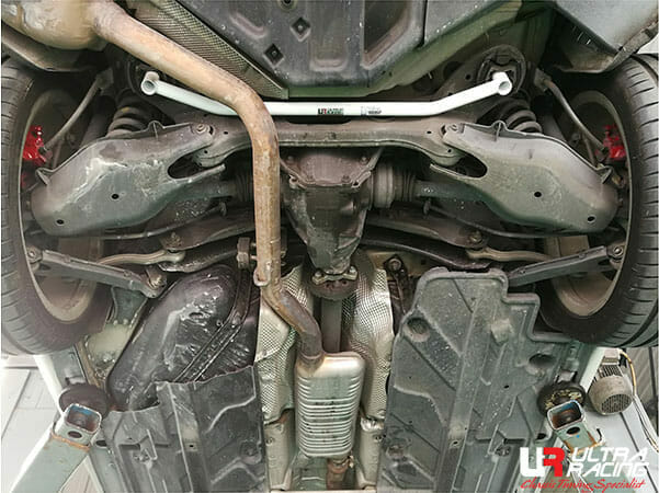 Barra Refuerzo Inferior Trasera Ultra Racing Mercedes Clase C W204