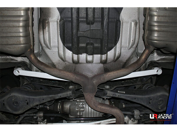 Barra Inferior Trasera (3250) Ultra Racing para Volkswagen Passat CC R36 3.6 4WD 08-17
