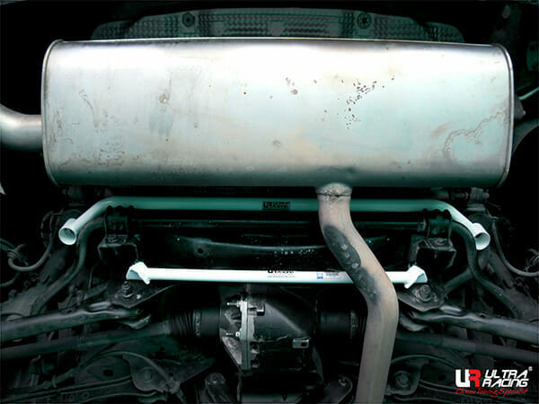 Barra Inferior Trasera Ultra Racing (3734) para Land Rover Freelander 2 (L359) 2.2D 2WD 06-14