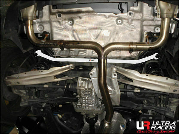 Barra Inferior Trasera (3949) Ultra Racing para Infiniti Q30 SPORT (H15) 2.0T 16+/Mercedes CLA45/A45/GLA45 2.0T 13-19/4WD