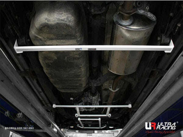 Barra Inferior Trasera (4132) Ultra Racing para Ssangyong Rexton Sports (Q200) 2.2D 18+