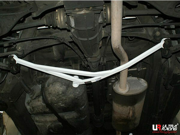 Barra Inferior Trasera Ultra Racing (2603) para Ssangyong Rodius 2.7D 4WD 04-12