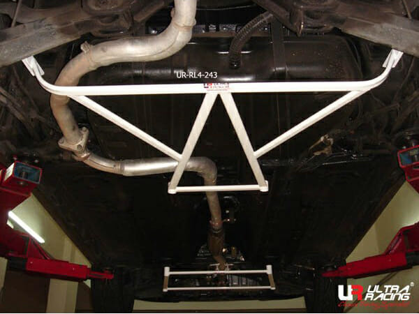 Barra Inferior Trasera Ultra Racing (243) para Proton Satria Neo (BS) 1.3/1.6 2WD 06-15