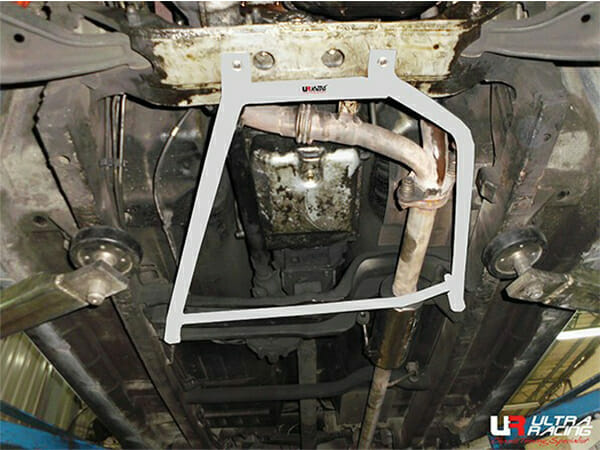 Barra Refuerzo Inferior Delantera Ultra Racing (2772) Suzuki Vitara (ET) 2.0-H20A V6 4WD 88-98