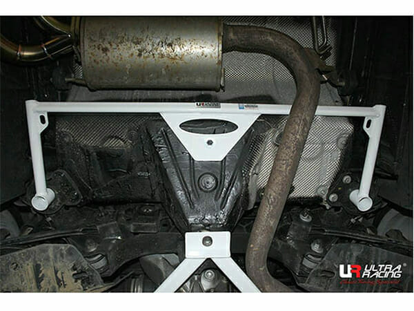Barra Inferior Trasera Ultra Racing (3263) para BMW 3 F31/F36 (320D/420D) 2.0D 4WD TOURING 12-15