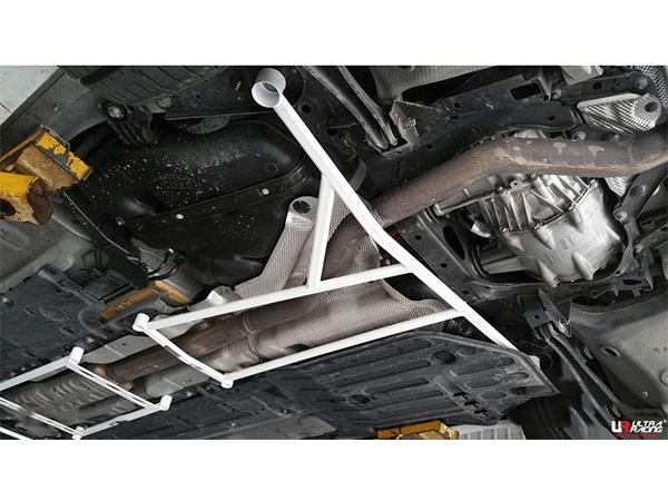 Barra Inferior Trasera Ultra Racing (3759) para Volvo XC90 T8 15+