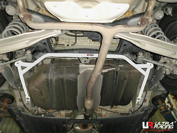 Barra Inferior Trasera (3795) Ultra Racing para Suzuki Kizashi 2.4 2WD 10-13