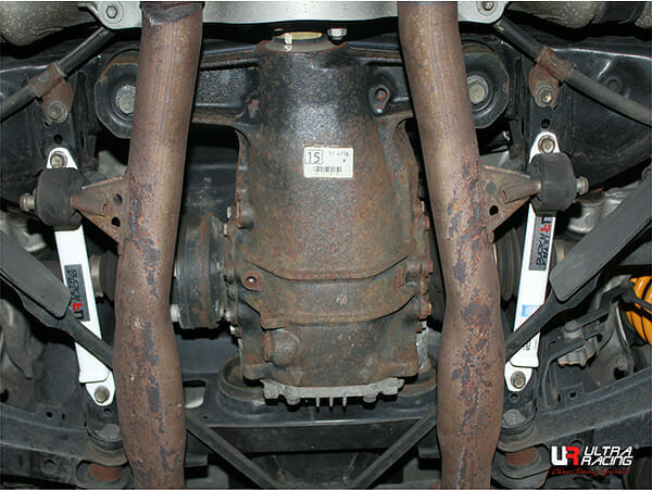 Barra Inferior Trasera (3294P) Ultra Racing para Lexus SC 430 (Z40) 01-05