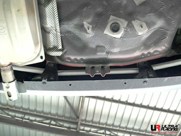Barra de Torsión Trasera Ultra Racing (3165) para Mazda 2 (DJ) 1.5/1.5D Sedán 2WD 14+