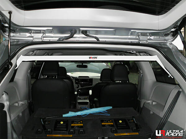 Barra de Refuerzo Trasera Ultra Racing (2923-A) Toyota Sienna (XL30) 3.5 V6 2WD (Sin Portón Eléctrico) 10+