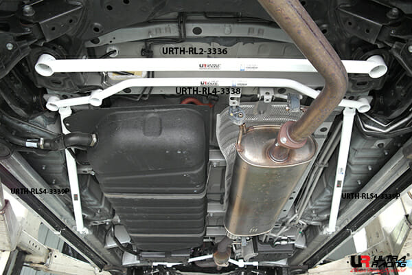 Barra Inferior Trasera Ultra Racing (3336) para Toyota Alphard/Vellfire (AH30) 2.5/3.5 2WD 15-17