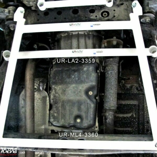 Barra Refuerzo Inferior Central Ultra Racing (3360) Toyota Fortuner (AN150) / Hilux 15+
