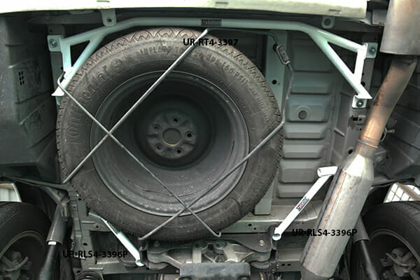 Barra Inferior Trasera (3396P) Ultra Racing para Toyota Alphard/Vellfire (AH20) 2.4/3.5 4WD 08-15