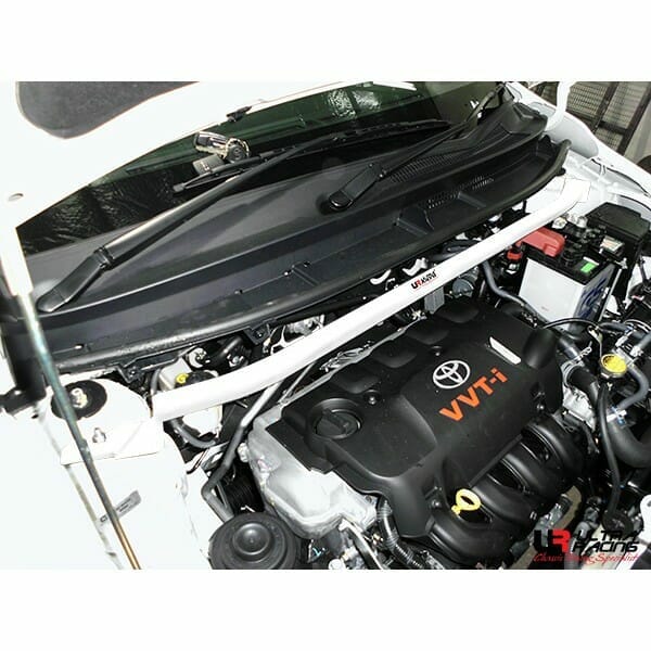 Barra de Torretas Superior Delantera Ultra Racing (2530) para Toyota Vios (XP150) 1.5 2WD 13-16