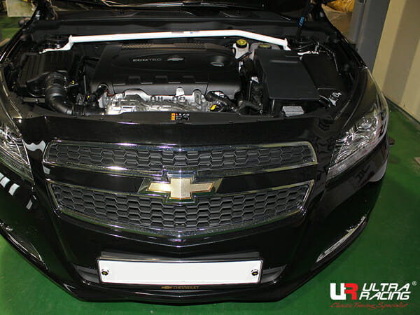 Barra de Torretas Superior Delantera Ultra Racing para Chevrolet Malibu 2.4 2WD 13-15