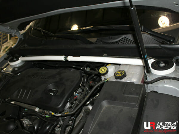 Barra de Torretas Delantera Superior (Ultra Racing para Chevrolet Malibu)