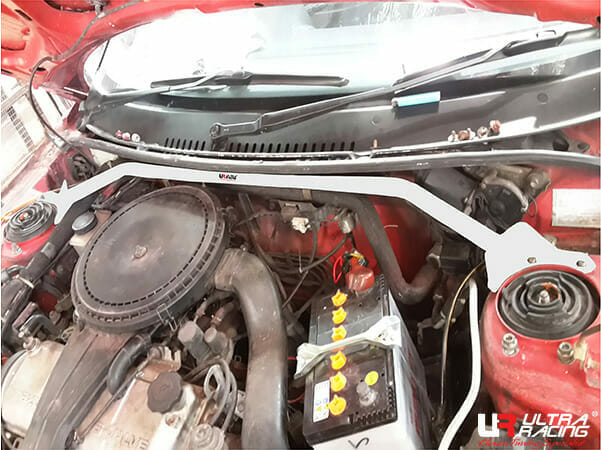 Barra de Torretas Superior Delantera Ultra Racing (3479) Mazda Astina (323 BF) 1.6 2WD 85-89