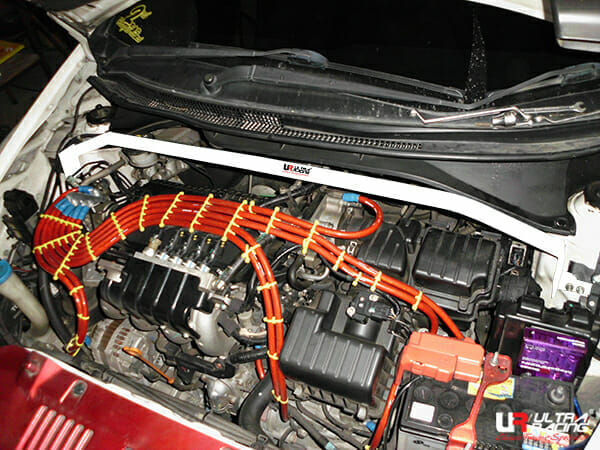 Barra de Torretas Superior Delantera Ultra Racing Honda City (GM2) 08-14