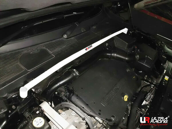 Barra de Torretas Delantera Superior Ultra Racing (3731) Land Rover Freelander 2 (L359) 2.2D 2WD 06-14