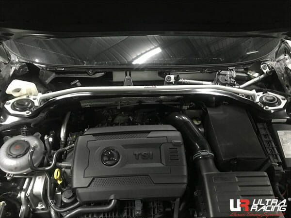 Barra de Torretas Delantera Superior Ultra Racing para Skoda Superb (B8) 15+