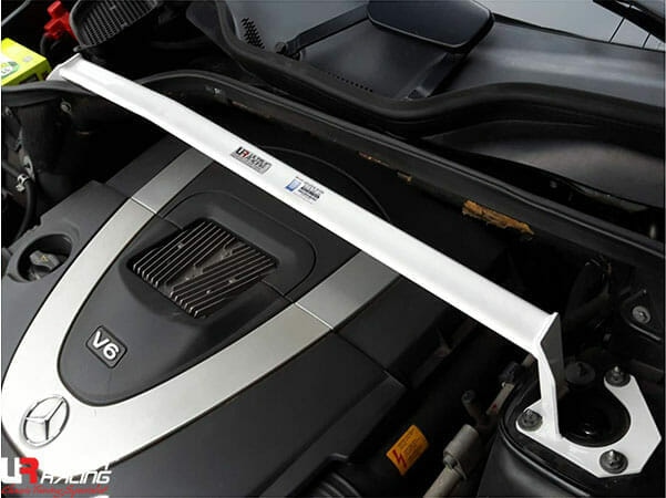 Barra de Torretas Delantera Superior Ultra Racing para Mercedes ML 3.5 W164 LHD 05-11