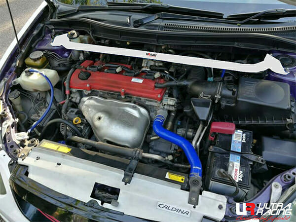Barra de Torretas Superior Delantera Ultra Racing (449) para Toyota Caldina (T240) 2.0ZT 2WD NA 02-07