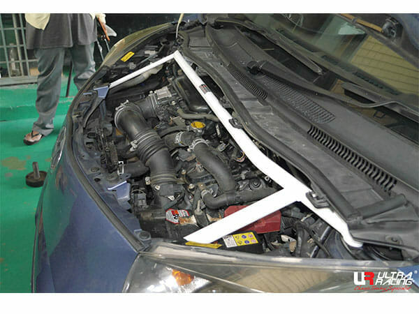 Barra de Torretas Delantera Superior Ultra Racing Scion IQ/Toyota IQ