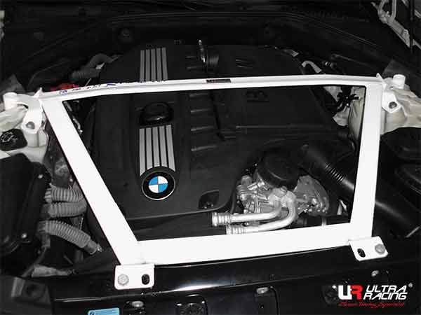 Barra de Torretas Delantera Superior Ultra Racing (2909) para BMW 7 F01 (740i) 3.0T 08-15 2WD (incl F02 LWB)