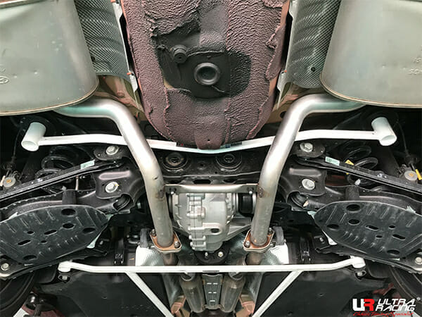 Barra Inferior Trasera Ultra Racing para Kia Stinger 17+ 2.0/3.3