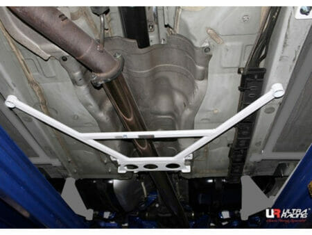 Refuerzo Inferior Central Ultra Racing (1474) Hyundai Genesis Coupe (BK) 3.8 2WD FL 09-16