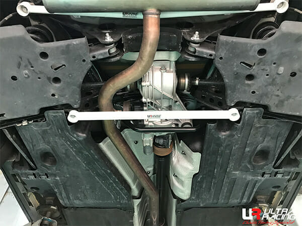 Barra Inferior Trasera Ultra Racing (4165) para Volvo XC40 2.0T 4WD 18+