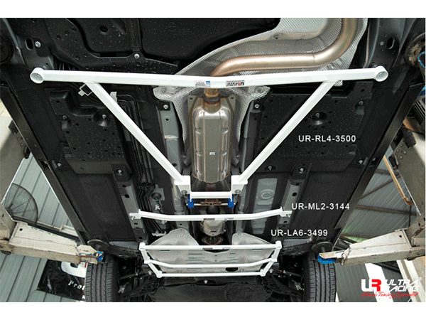 Barra Inferior Trasera Ultra Racing (3500) para Mazda CX-3 (DK) 1.5D/2.0 2WD 16+