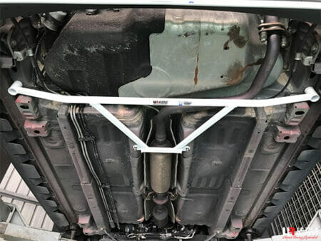 Barra Inferior Trasera Ultra Racing (3755) para Great Wall Haval H1/M4 1.5 2WD 12-14