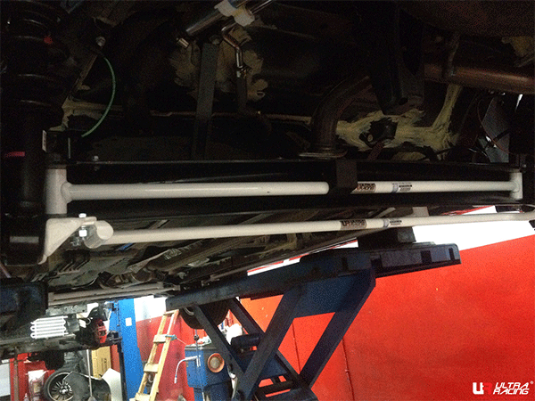 Barra de Torsión Trasera Ultra Racing para Toyota Wish (AE20) 1.8 2WD (09-17)