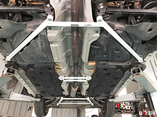 Barra Refuerzo Inferior Trasera Ultra Racing (3859) BMW 2 F45/X1 F48/Mini F54/F60