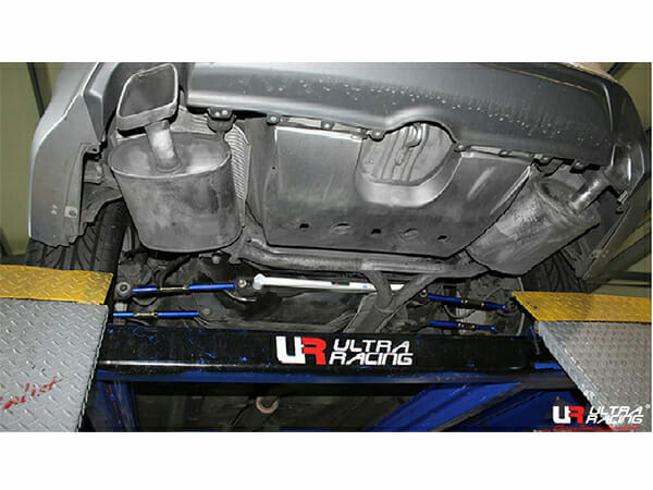 Barra Inferior Trasera (2390) Ultra Racing para ACURA TL (UA-6) 3.2 V6 04-08 2WD (Incl. TYPE-S)