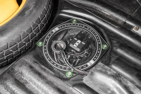 Tapa de Acceso a Bomba de Combustible Nissan S13 R32 Radium Engineering
